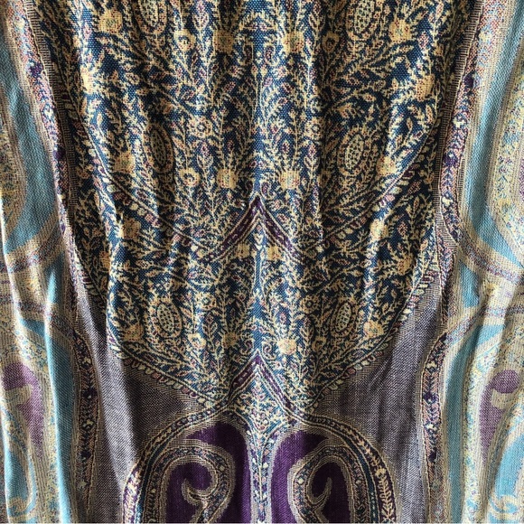 Unbranded beautiful rayon scarf with fringe multi colored paisley size 21” x 78” - Picture 2 of 7